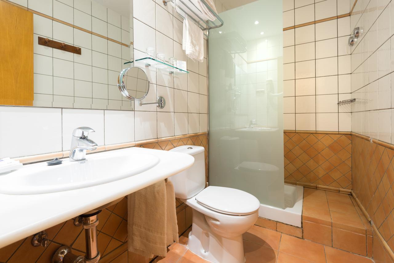 Quarto com Cama de Casal ou 2 de Solteiro